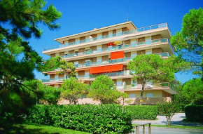 Отель Lignano Pineta with air conditioning&washing machine  Линьяно Пинета